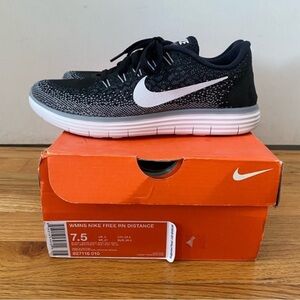 Nike Shoes Free Run Distance Women’s Athletic Gym Workout Lace Up Sneakers 7.5